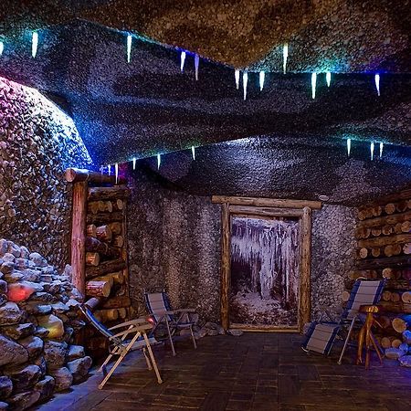 Hotel Sutoris Бохня Екстериор снимка