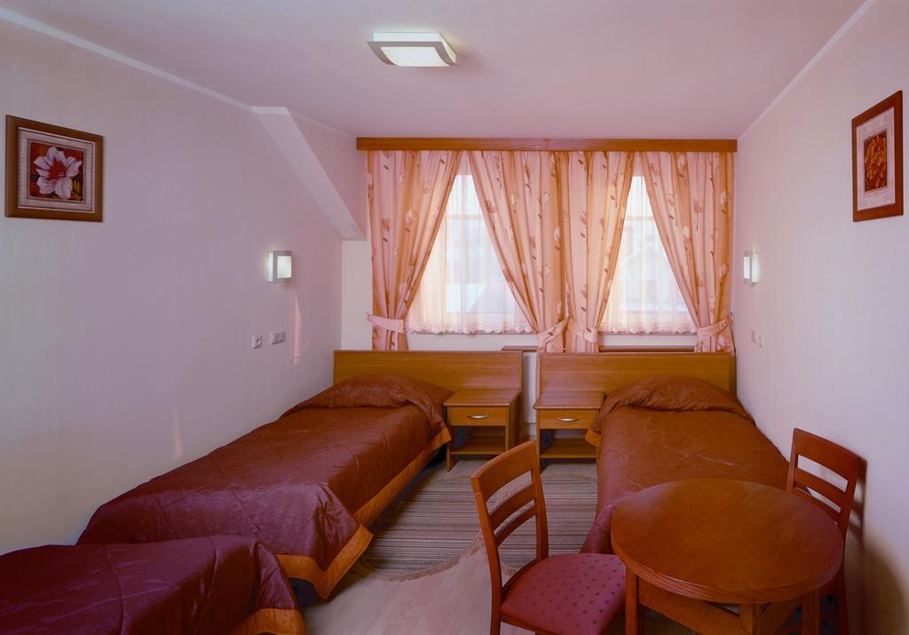 Hotel Sutoris Бохня Стая снимка