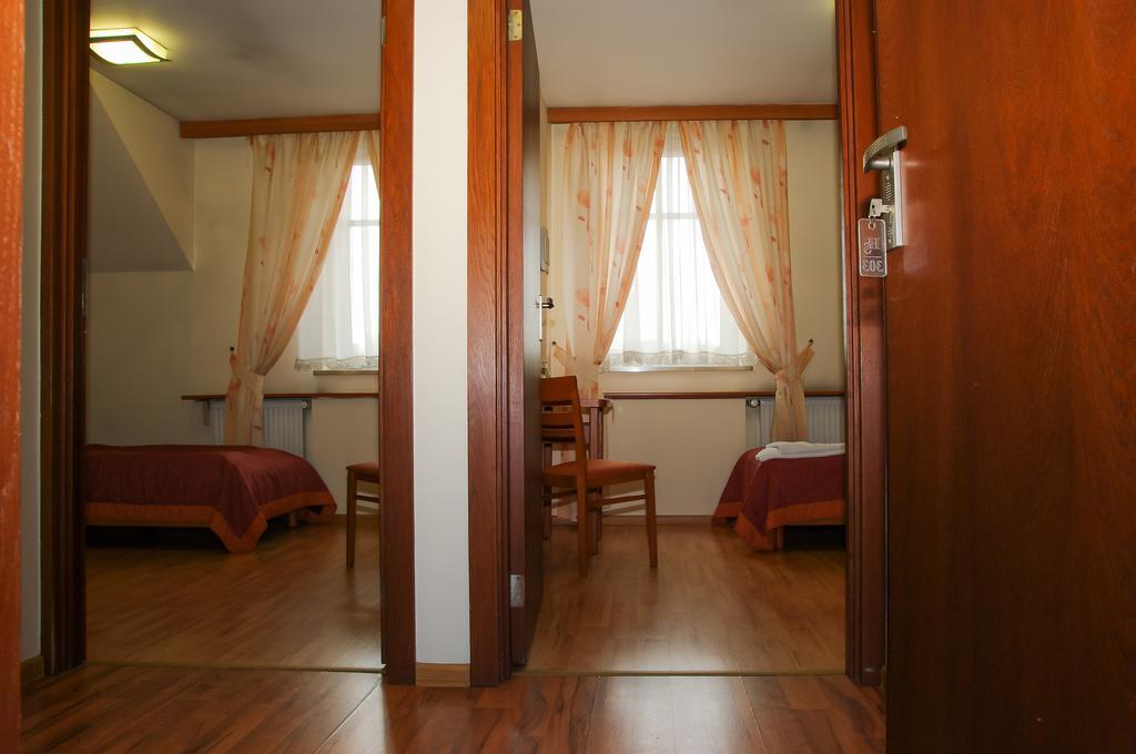 Hotel Sutoris Бохня Стая снимка